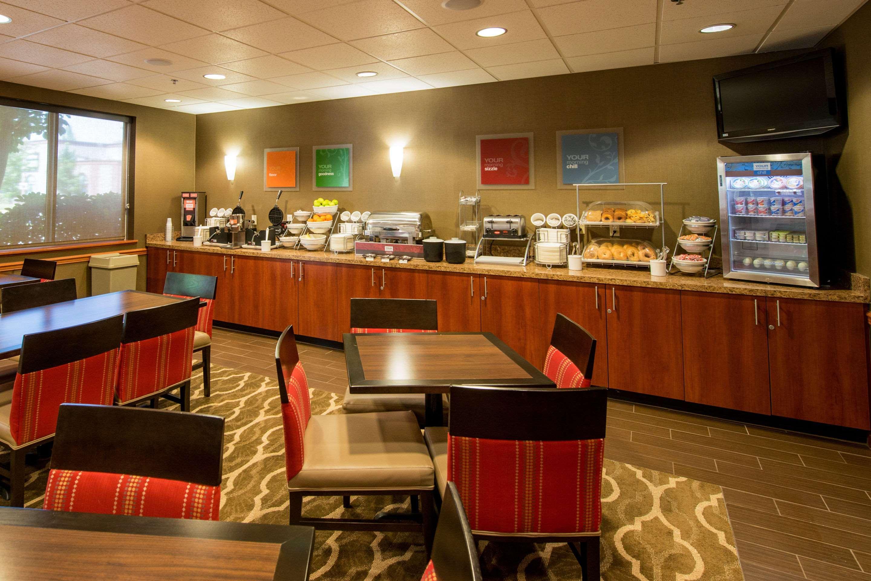 Comfort Suites Springfield-Eugene Bagian luar foto