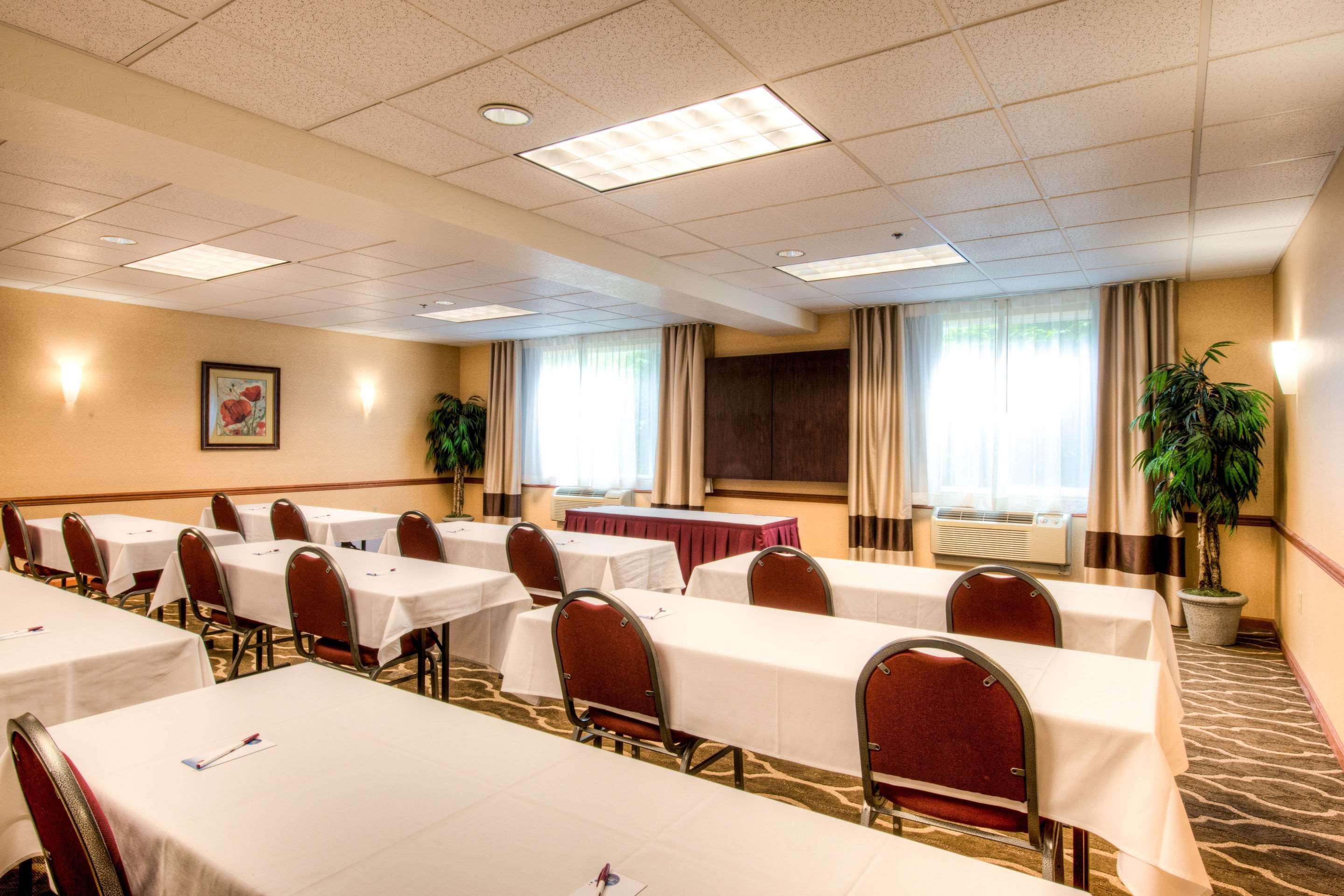 Comfort Suites Springfield-Eugene Bagian luar foto