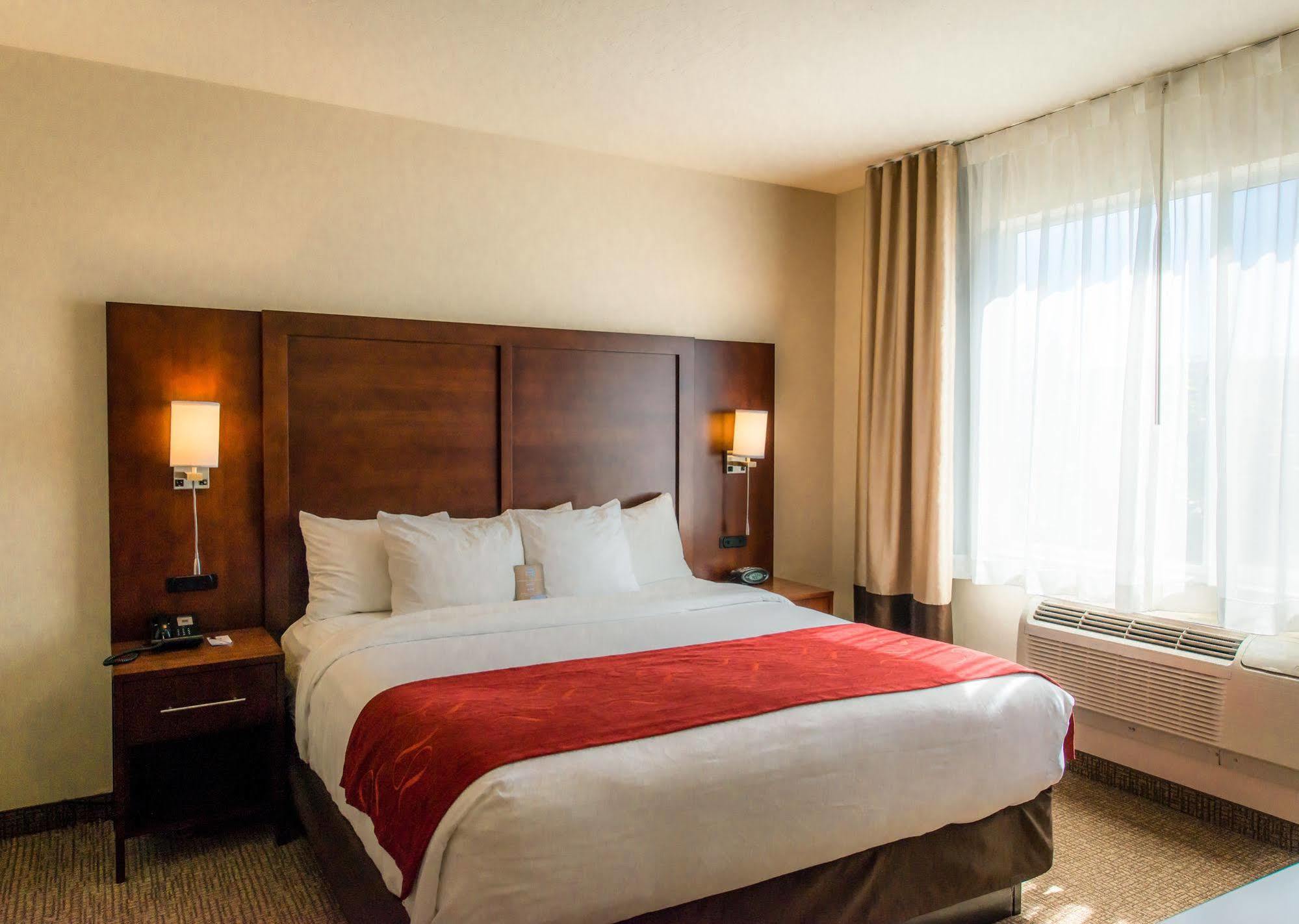 Comfort Suites Springfield-Eugene Bagian luar foto